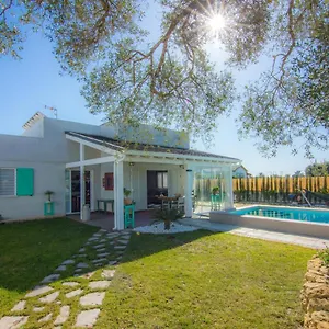 Casa Autosustentable Con Piscina, Huvagondili Zahora